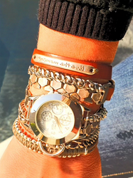 שעון צמיד משולב שרשרת חוליות מנוחשת בציפוי כסף 925,אלמנטים שונים בציפוי כסף,עור,כדורי כסף 925,טבעת כסף 925,סוגרי כסף 925-פלטה