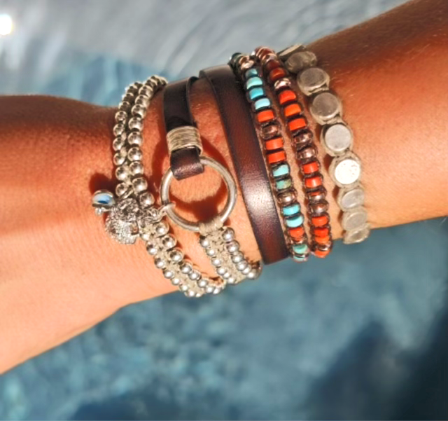 סט 3 צמידים- צמיד ארוג חוטי שעווה בשילוב מטבעות כסף יצוקים צמיד ,ארוג חוטי שעווה בשילוב אבני ג'ספר