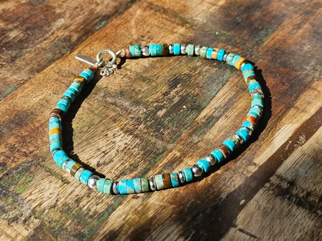 צמיד אבני ג'ספר בצבע טורקיז,חום,שילוב חרוזי קוקוס,המטייט וכדורי כסף 925