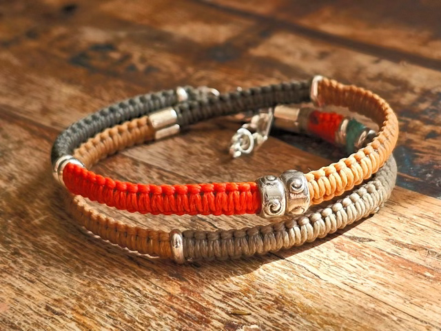 צמיד יוניסקס מלופף 2 ליפופים, ארוג חוטים בשילוב רינגים,חבקים ואלמנטים כסף 925