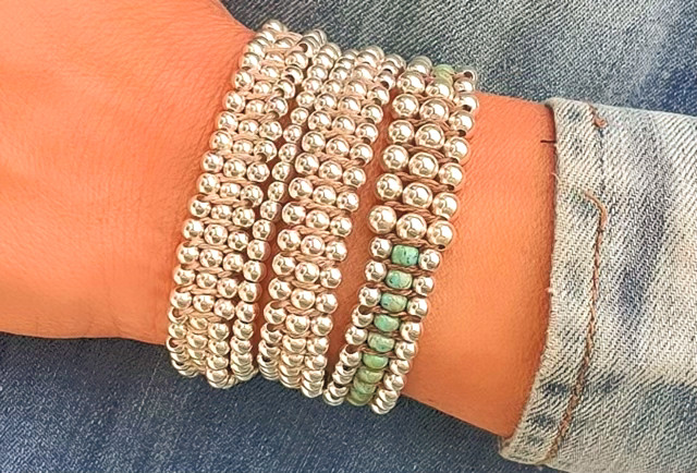 סט צמידים ארוגים חוטי שעווה בשילוב חרוזים יפנים  וכדורי כסף 925 בגדלים שונים