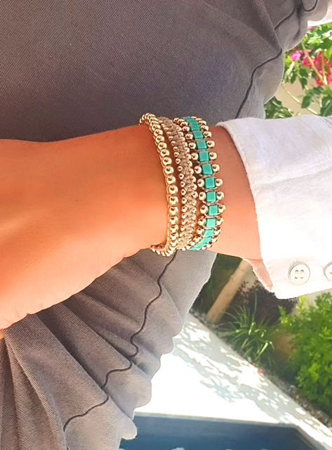 סט צמידים שילוב כדורי גולד פילד ,חרוזים יפנים קוביות בגוון טורקיז