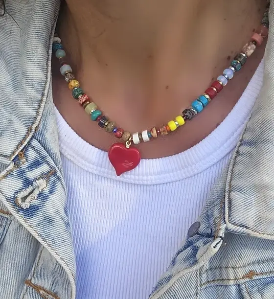אבני טורקיז אפריקאי,טורקיז היולייט,לברדורייט,עין הנמר,ג'ספר צבועות,חרוזי סיליקון, מלכית,המטייט,אמטיסט,חרוזי קריסטל,ועוד