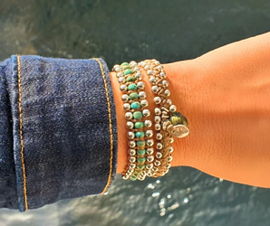 צמיד יד מלופף 2 ליפופים ארוג בחוטי שעווה,משולב כדורי כסף , מיוקי,תליון אבן אפריקאית  וטיפה מכסף 925