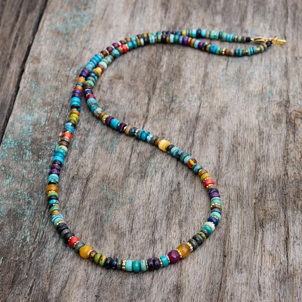 שרשרת משולבת מבחר נדיר ויוקרתי של אבני חן: אבני טורקיז בגוונים שונים,ענברים,קורל סוג׳לייט,רובי,אמרלד,וספיר מעצבת פז בק