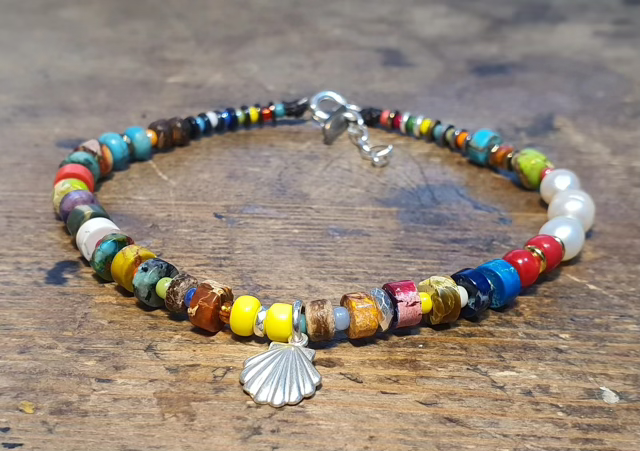 צמיד לרגל סאוטה בשילוב פנינים בעיצוב יחודי של המעצבת פז בק