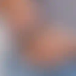 צמיד עור בשילוב מיוקי פיקאסו ,אלמנטים כסף סטרלינג וכדורי כסף עם סנטר טבעת רקועה בריקוע אישי . מעצבת פז בק