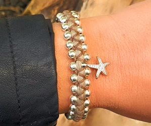 צמיד ארוג חוטי שעווה בשילוב כדורי כסף 925 תליון כוכב ים כסף 925 משובץ זירקונים