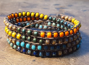 סט 2 צמידים ארוגים בחוטי שעווה  בשילוב מיוקי יפנים וסגירה מתכווננת