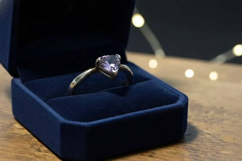 טבעת כסף 925 בשיבוץ אבן אמטיסט . פז בק