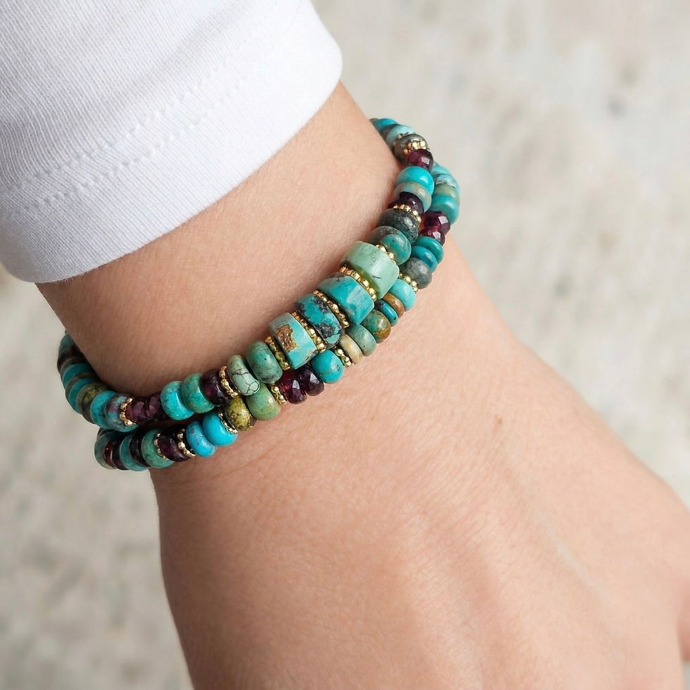 סט ייחודי של שני צמידי אבני חן בעבודת יד בעיצובה של פז בק