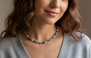 שרשרת אבני חן  ייחודית המשלבת פניני מים מתוקים מעצבת פז בק