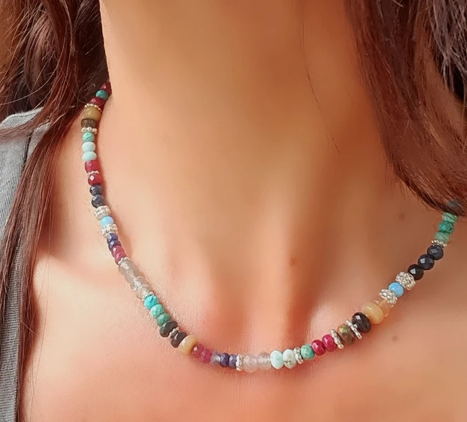 שרשרת אבני חן יוניסקס המעוצבת במראה יוקרתי מעצבת פז בק