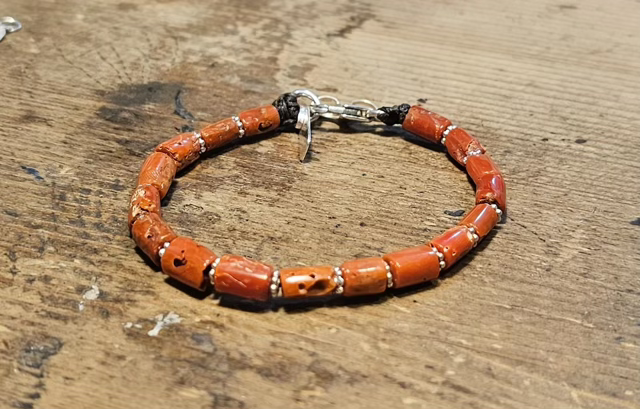 צמיד יוניסקס משולב קורלים איטלקיים טבעיים והפרדות כסף 925