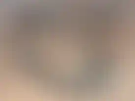 שרשרת מאלה מרהיבה המשלבת מגוון עשיר של אבני חן נבחרות: