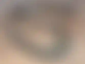 שרשרת מאלה מרהיבה המשלבת מגוון עשיר של אבני חן נבחרות: