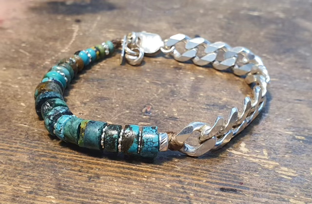 צמיד מיוחד ומאסיבי עשוי גורמט כסף מלא 925 ברוחב 9 מ"מ בשילוב אבני טורקיז טבעיות