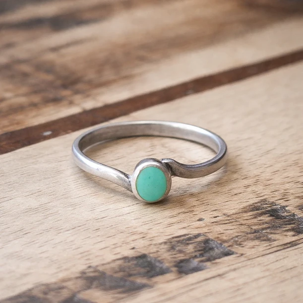 טבעת כסף 925 משובצת טורקיז-טבעת דקה ועדינה