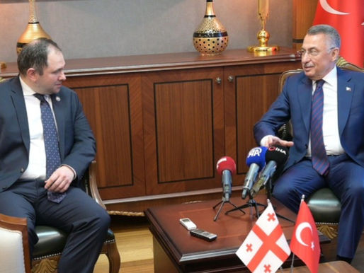 Gürcistan Parlamentosu Dış İlişkiler Komisyonu Başkanı Nikoloz Samkharadze, Türkiye’ye resmi ziyareti sırasında yaptığı açıklamada, Ankara’nın Suriye ile Gürcistan arasında diplomatik arabuluculuk yapmasını istedi.