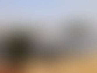 Suriye Sivil Savunma ekipleri (Beyaz Baretliler), 2025 yılının başından 8 Haziran’a kadar ülke genelinde 560 tarımsal yangına müdahale ettiklerini duyurdu. Bu sayı, her geçen gün artan sıcaklıklarla birlikte orman ve tarım arazilerinde büyük bir tehdit oluştuğunu ortaya koyuyor. Ekiplerin Çarşamba günü yaptığı açıklamaya göre, yangınlar sadece çiftçilerin ana geçim kaynağı olan mahsulleri yok etmekle kalmadı, aynı zamanda çevresel tahribata yol açarak Suriye’nin gıda güvenliğini de tehlikeye attı.