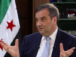 Suriye Merkez Bankası Başkanı Dr. Abdulkadir Husriye, ABD bankalarına ve küresel finans kuruluşlarına Suriye’de temsilcilik ofisleri açmaları ve bankacılık ilişkilerini yeniden kurmaları çağrısında bulundu. Bu adım, yıllar süren ekonomik izolasyonun ardından Şam’ın uluslararası finans sistemine yeniden entegre olma arzusunun güçlü bir göstergesi olarak değerlendiriliyor.