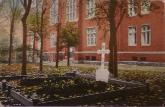 Grób obok Gimnazjum - lata 1914-1916