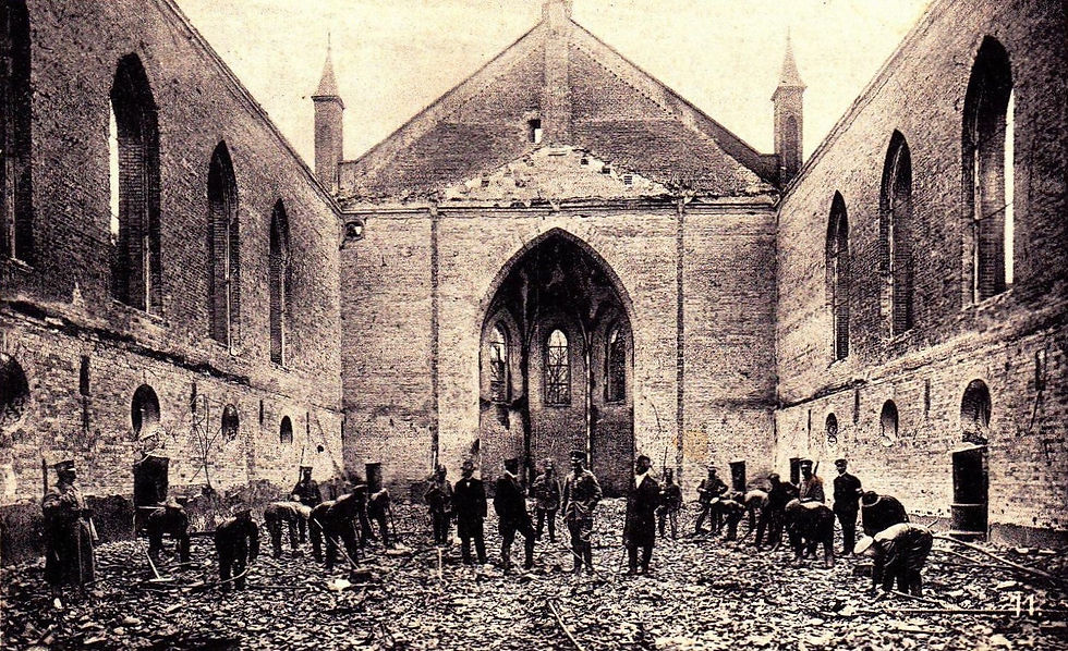 Widok wnętrz Kościoła w roku 1915