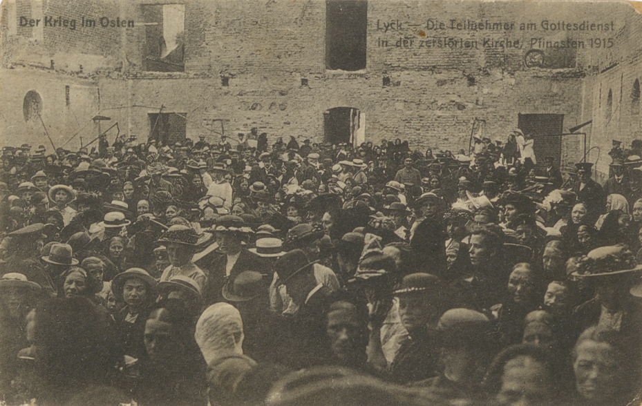 Widok wnętrz Kościoła w roku 1915