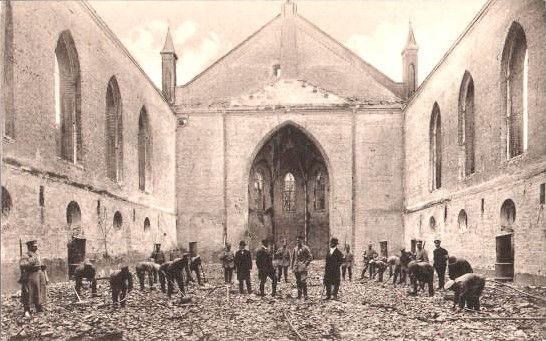 Widok wnętrz Kościoła w roku 1915