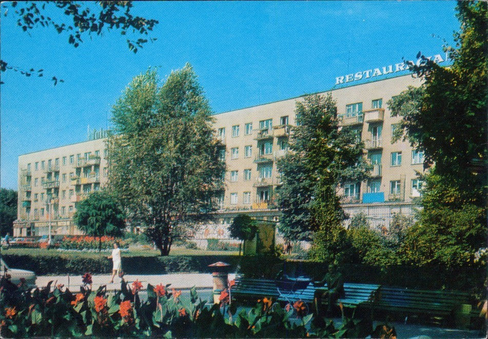 Widok bloku mieszkalnego w roku 1976