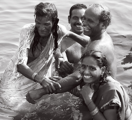 2359 Km BAIGNADE EN FAMILLE GANGA RED.jp