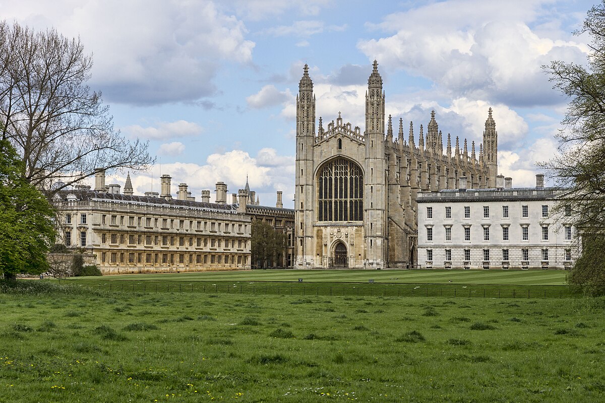 Cambridge_-_Kings_College_vue_des_backs.jpg