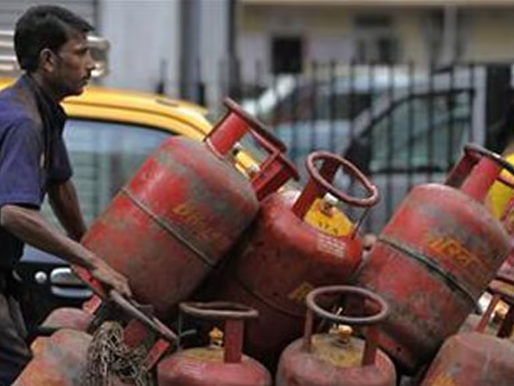 ತಿಂಗಳ ಮೊದಲ ದಿನವೇ ಗ್ರಾಹಕರಿಗೊಂದು ಸಿಹಿ ಸುದ್ದಿ: ವಾಣಿಜ್ಯ ಬಳಕೆಯ ಎಲ್‌ಪಿಜಿ ಸಿಲಿಂಡರ್‌ ಬೆಲೆಯಲ್ಲಿ ಭಾರೀ ಇಳಿಕೆ!