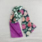 Seidenschal Rosenträume – floraler Seidenschal in Grün, Rosa & Violett