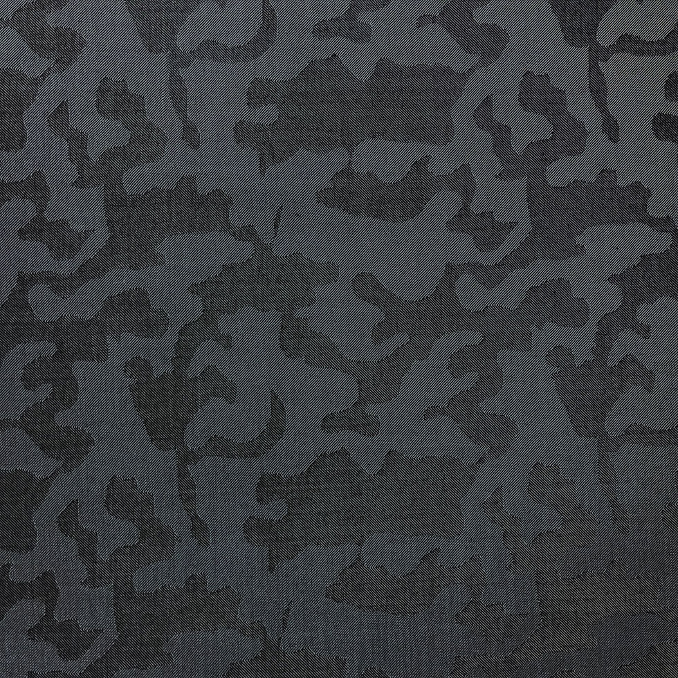 Merinowolle Jacquard schwarz mit Ton-in-Ton Muster – edler Wollstoff aus 100 % Merinowolle, erhältlich bei Mia’s Atelier Züri