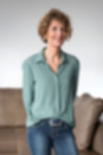 Hemdbluse Hanifa von Schnittmuster Berlin – klassische Bluse mit Kragen und Knopfleiste