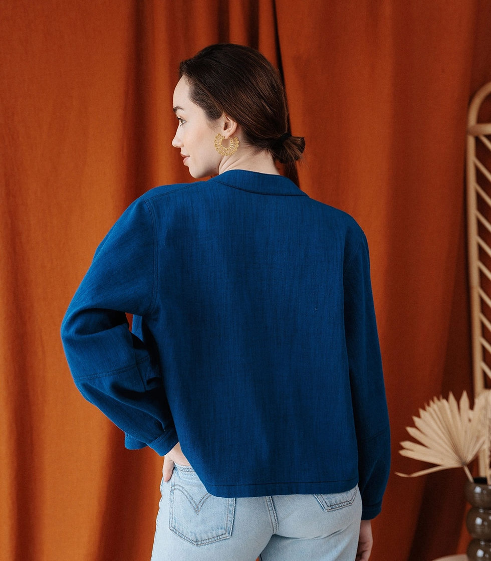 Miniaturbild: Schnittmuster Bluse Elyette – Bluse oder kurze Jacke mit Knopfleiste und Taschen, Singulière par Cousette