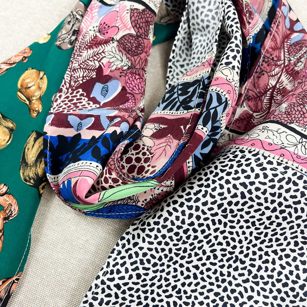 Seidenschal, Botanic Spirit – grüner Seidenschal mit kunstvollen Mustern