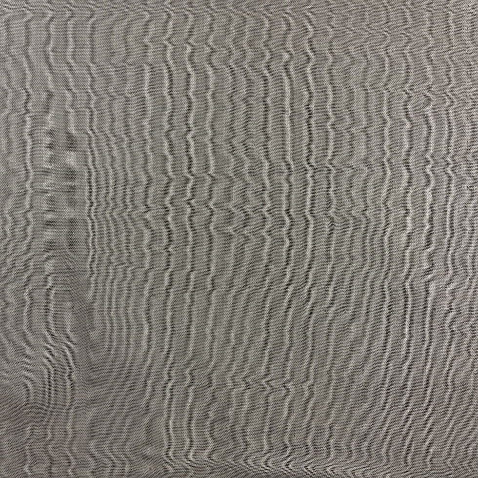 Bio Baumwoll-Mousseline Taupe – weicher, doppellagiger Stoff aus 100 % Bio-Baumwolle in elegantem Taupe, erhältlich bei Mia’s