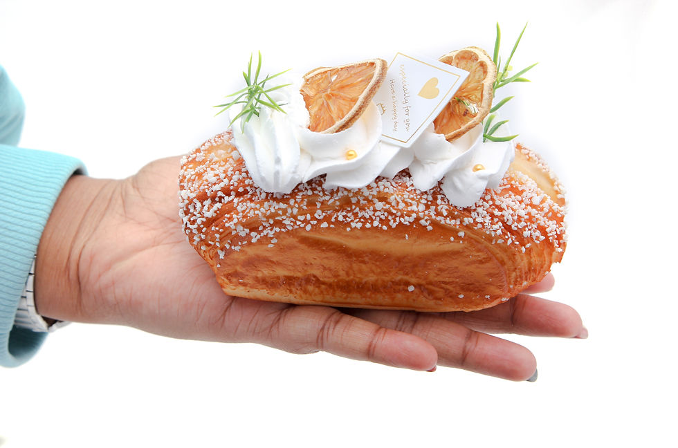 Thumbnail: Fotiqa Fake Cake