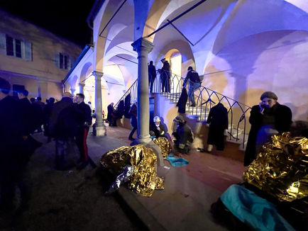 Pistoia, cede il solaio del convento durante la cerimonia nuziale: 60 feriti, quattro in condizioni gravi.