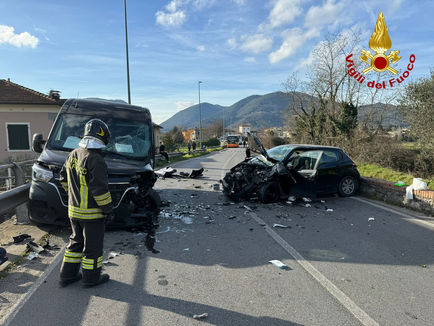 Brutto incidente a Lucca in località San Macario!