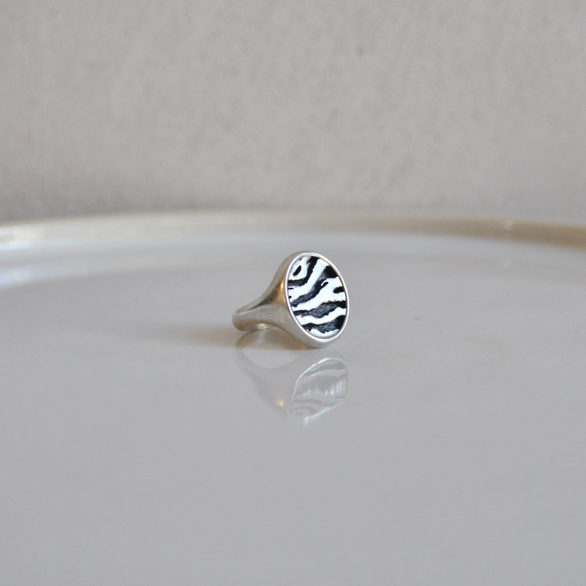 Zebra ring