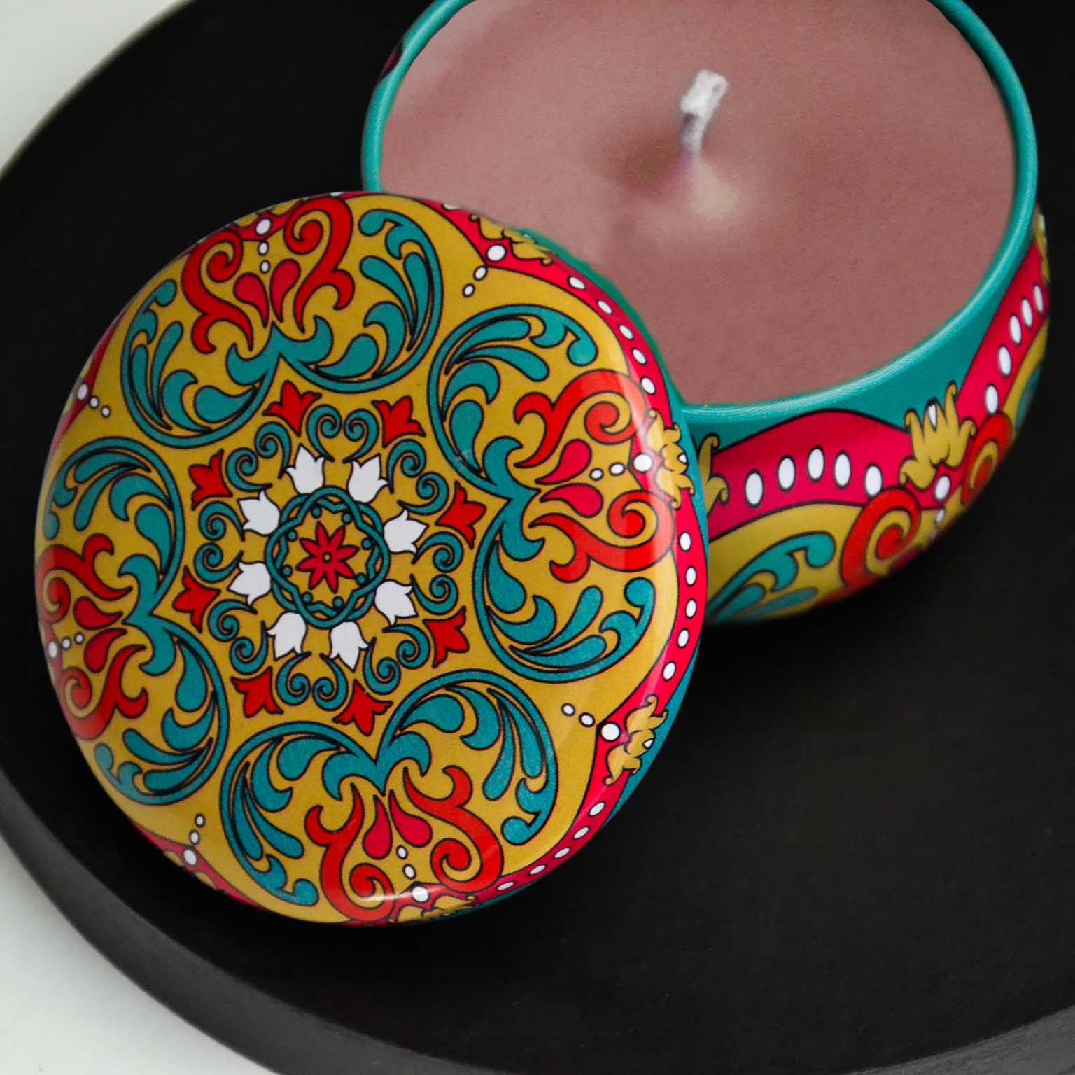 Handmade scented candle - red/green