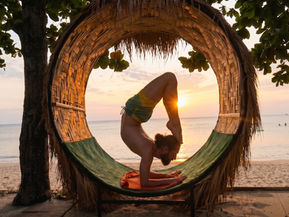 Biomechanical and historical explanation of Hatha Yoga by Yogveda Yoga Switzerland: Master Shahid Khan explains Asanas like Vrischikasana, Pranayama, and Bandhas from the Hatha Yoga Pradipika, contrasting with modern wellness aesthetic.