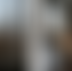 Yogveda Yoga Bern: A visual representation of the Ayurvedic transition. Left: A woman wrapped in a heavy blanket, drinking wine in heavy winter (Kapha Accumulation). Right: The same woman, athletic, holds Boat Pose (Navasana) with core glowing in the Yogveda Yoga School Bern, surrounded by Vata wind (Spring Balance).