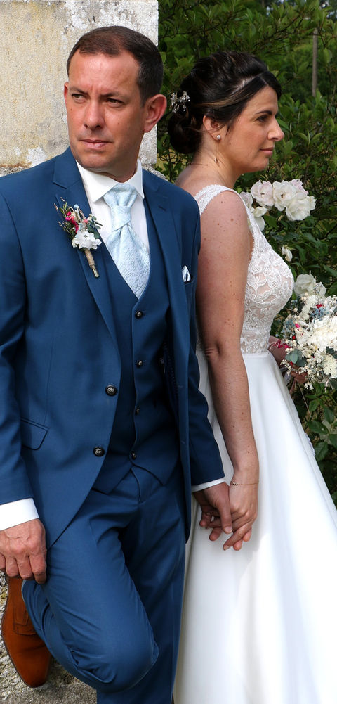 Un couple de mariés
