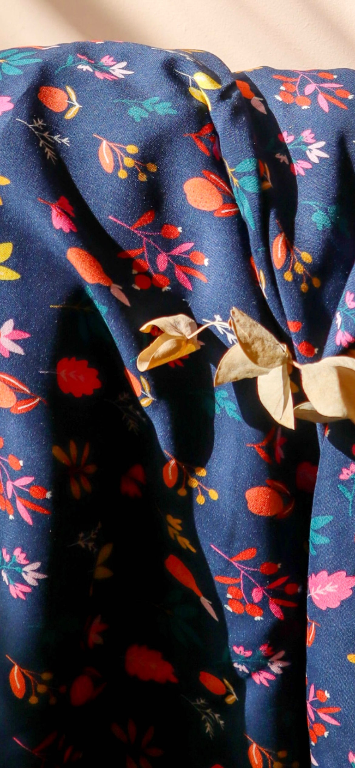 Woven Viscose - Lise Tailor - One Apple A Day - Nature Print - Navy & Multi