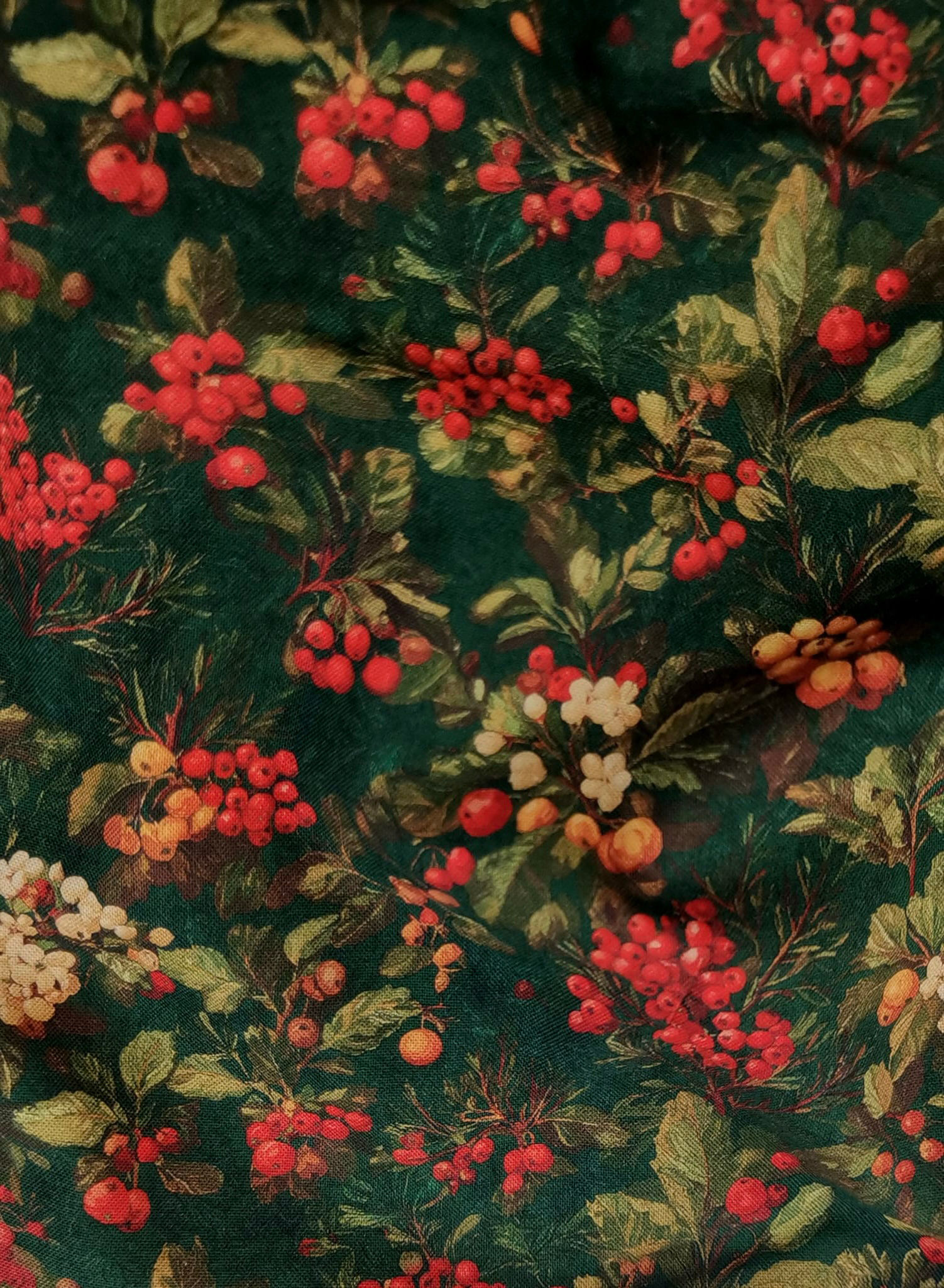 Quilting Cotton - Christmas Mistletoe Print - Green and Multi