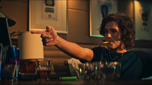 Crime, fama e disquetes: O Rei da Internet transforma hacker brasileiro em cinema